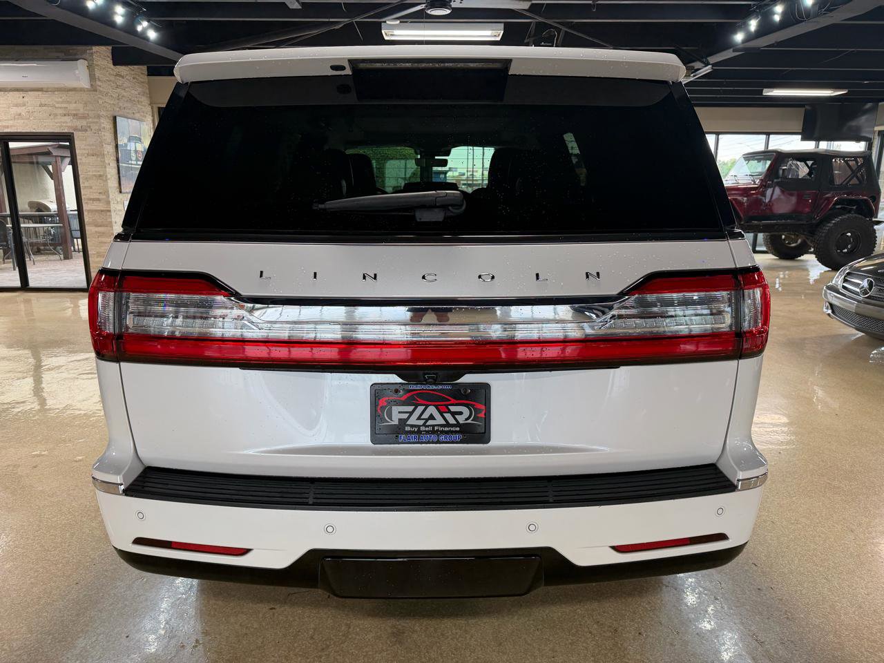 Used 2018 Lincoln Navigator Reserve w/ Technology Package AWD/4WD image 6