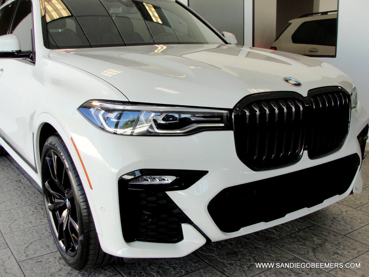 Used 2022 BMW X7 xDrive40i w/ M Sport Package image 40