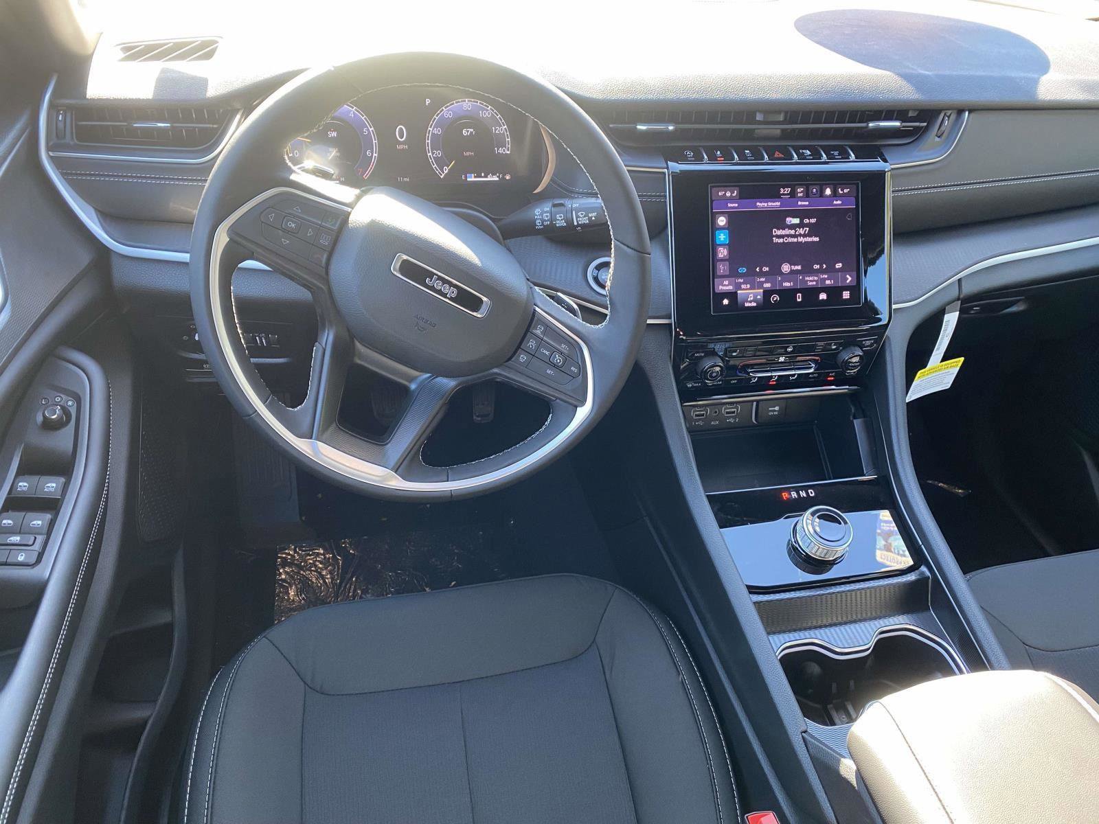 New 2025 Jeep Grand Cherokee Laredo X w/ Luxury Tech Group I image 11