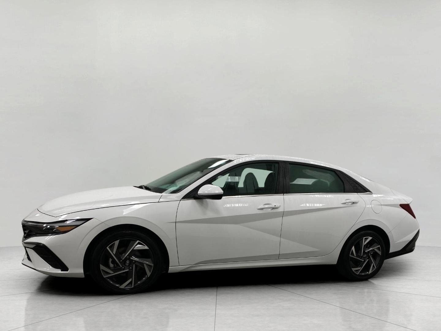 Used 2025 Hyundai Elantra SEL image 8