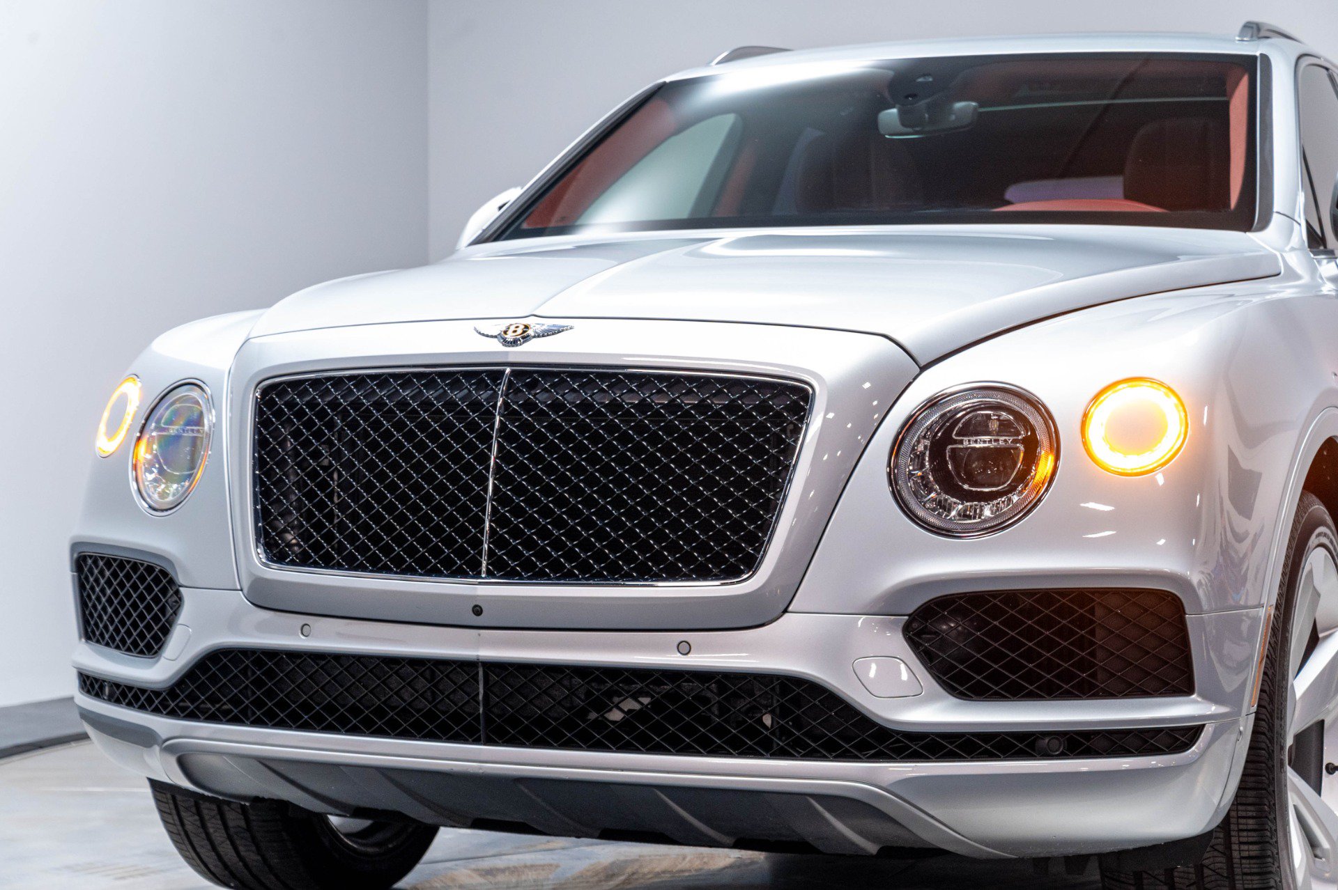 Used 2020 Bentley Bentayga AWD/4WD image 81