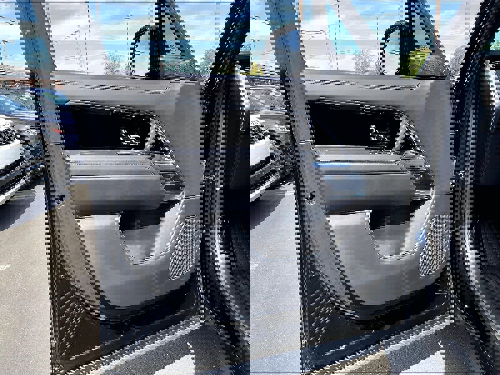 Used 2024 Land Rover Range Rover SE image 25