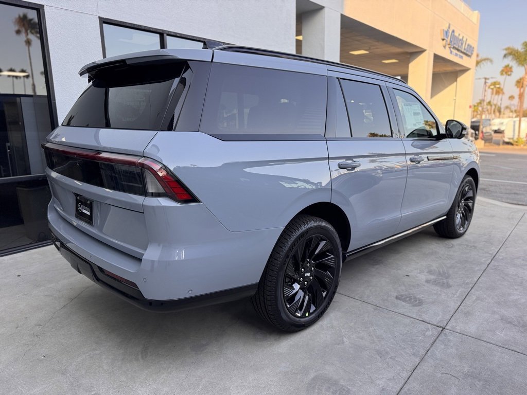 New 2025 Lincoln Navigator Reserve w/ Jet Appearance Package image 12