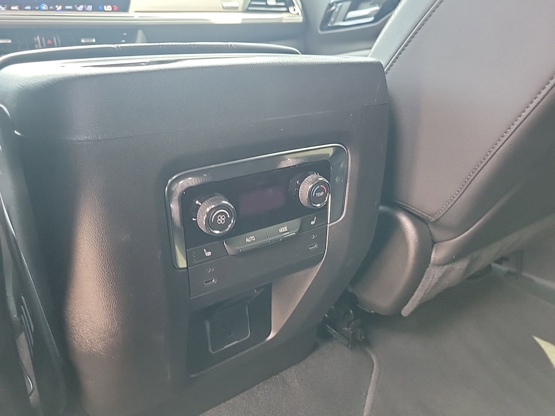 Used 2025 Chevrolet Tahoe High Country RWD image 21