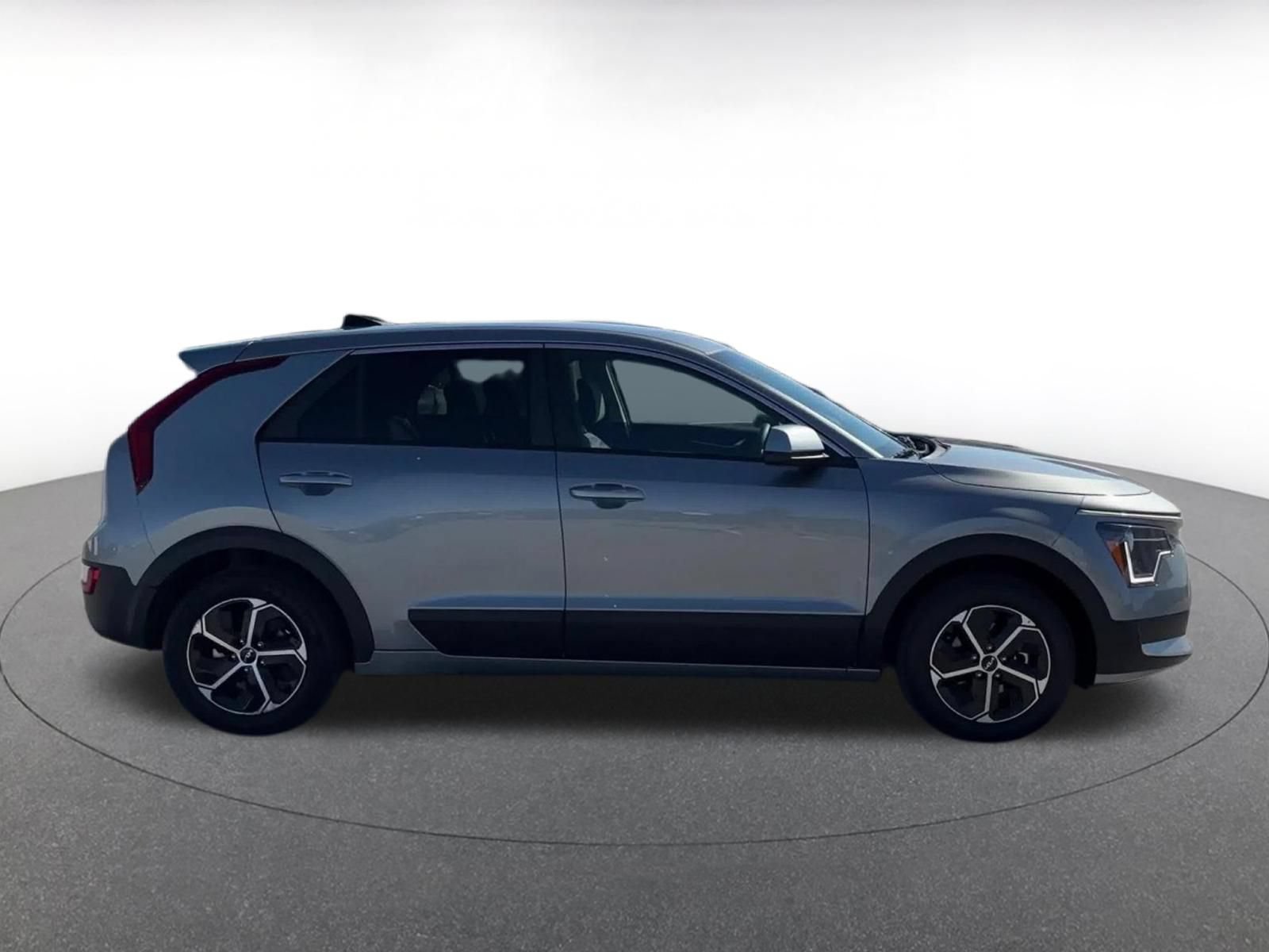 Used 2026 Kia Niro LX FWD image 16