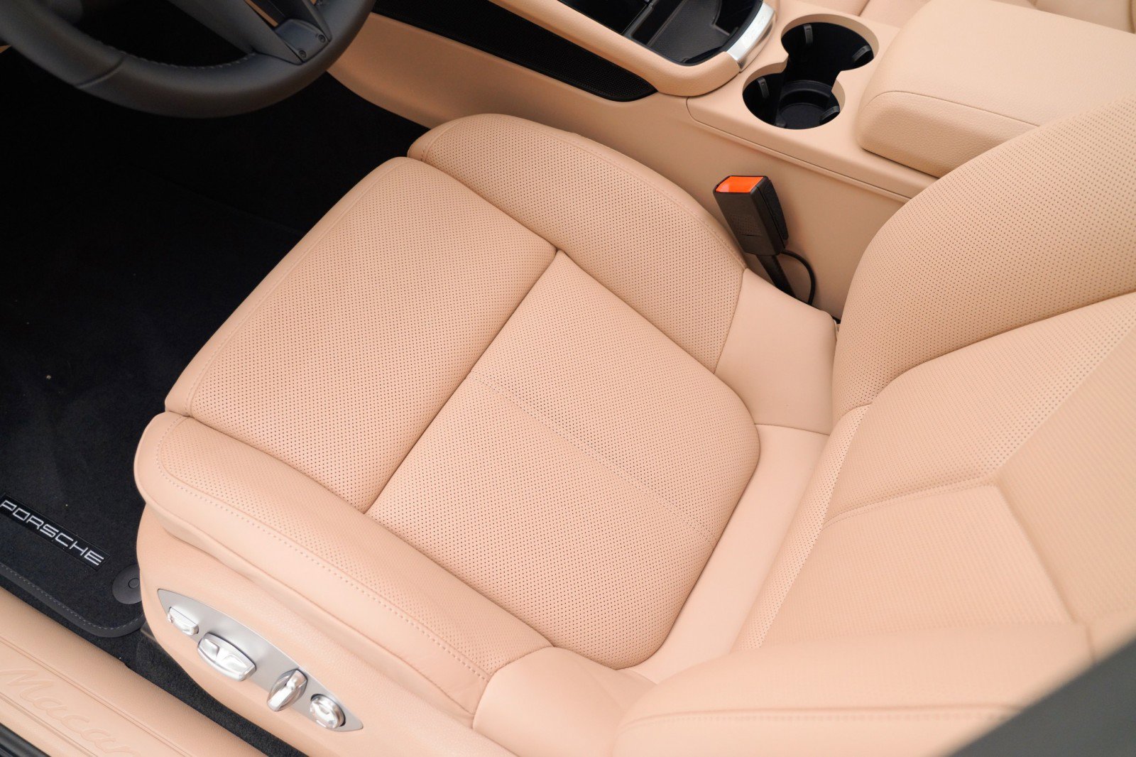 New 2026 Porsche Macan image 16