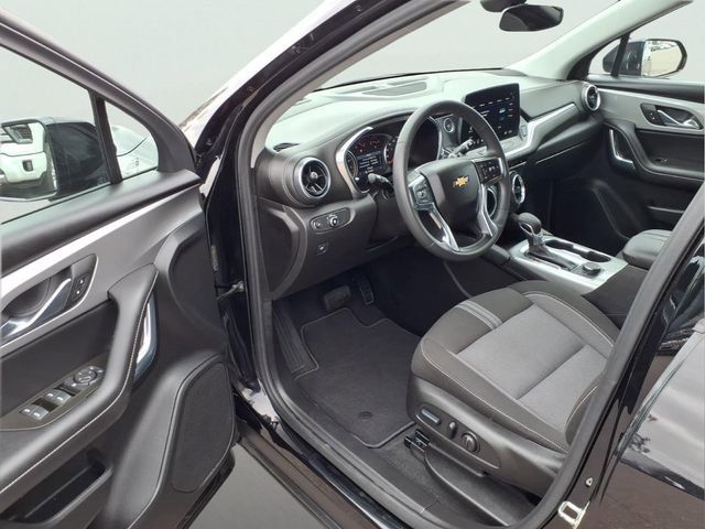 Used 2025 Chevrolet Blazer LT FWD image 10