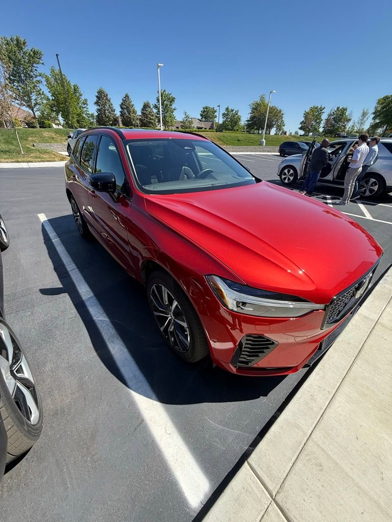 Certified 2024 Volvo XC60 B5 Plus w/ Climate Package AWD/4WD image 2
