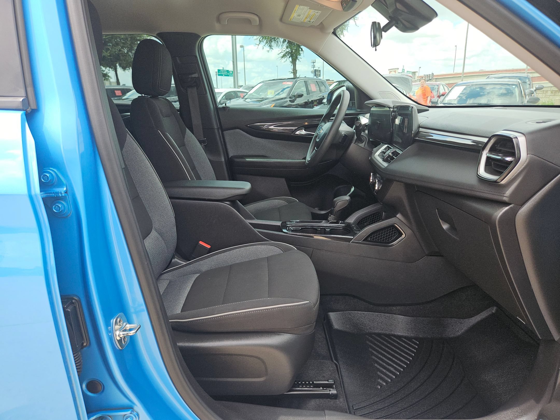 Used 2025 Chevrolet TrailBlazer LS w/ LS Confidence Package FWD image 28