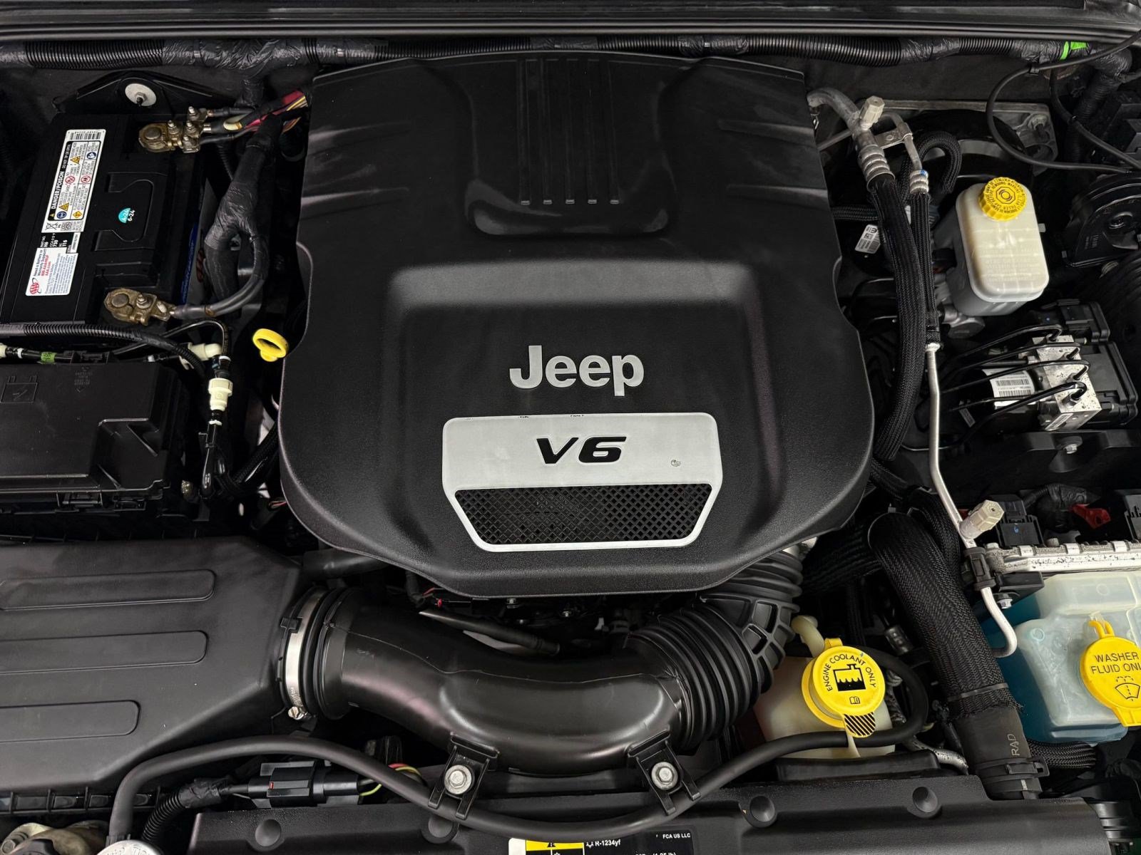 Used 2018 Jeep Wrangler Unlimited Rubicon w/ Connectivity Group AWD/4WD image 30