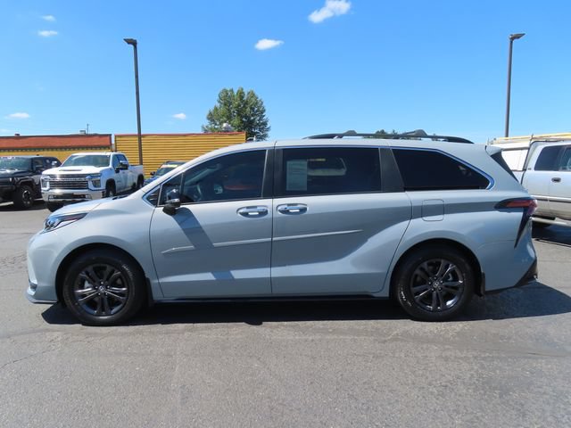 Used 2024 Toyota Sienna XSE w/ XSE Premium Package AWD/4WD image 4