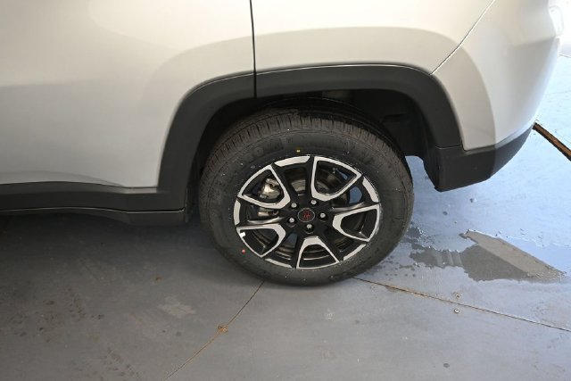 Used 2025 Jeep Compass Trailhawk AWD/4WD image 16