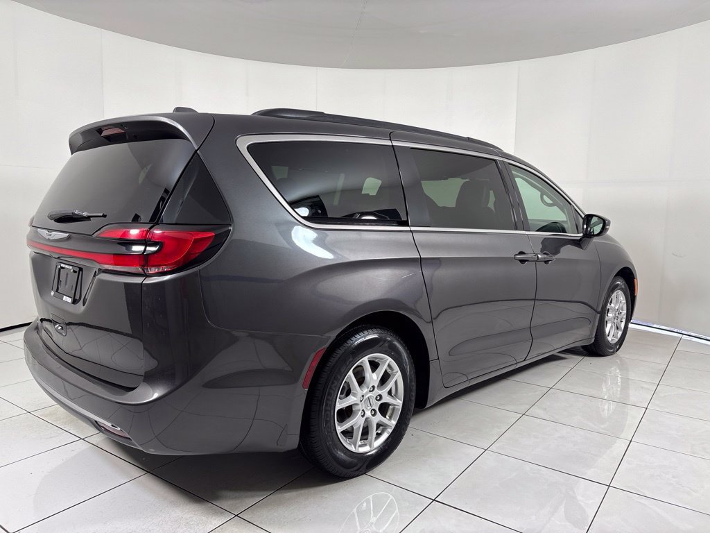 Used 2022 Chrysler Pacifica Touring-L FWD image 5
