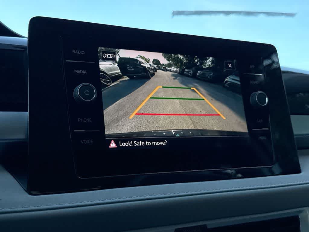 New 2026 Volkswagen Taos SE FWD image 18