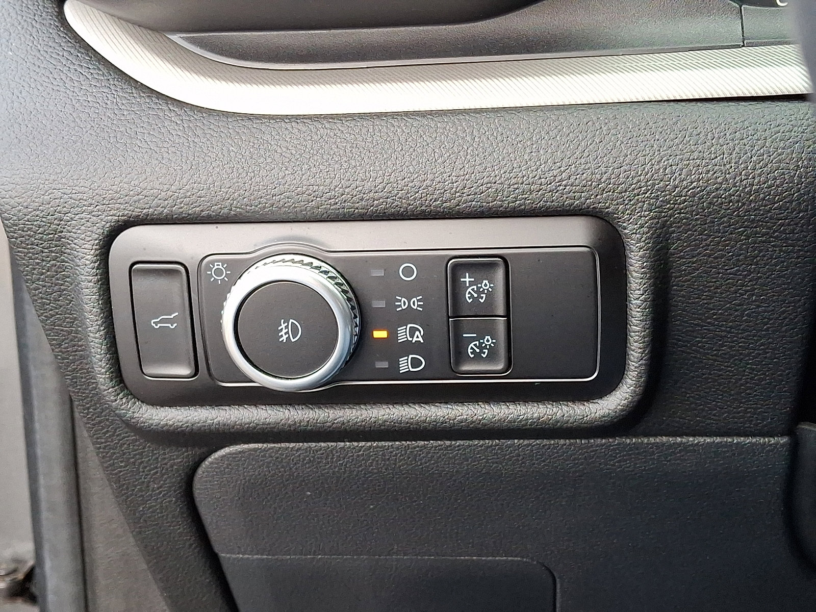 Certified 2023 Ford Explorer XLT w/ Equipment Group 202A image 24