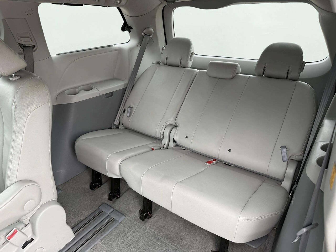 Used 2013 Toyota Sienna XLE FWD image 12