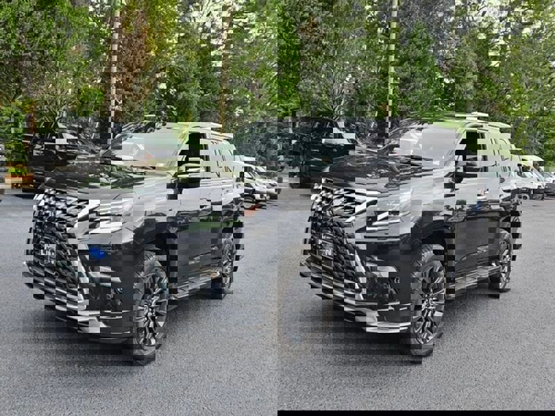 Used 2023 Lexus GX 460 Premium w/ Accessory Package image 3