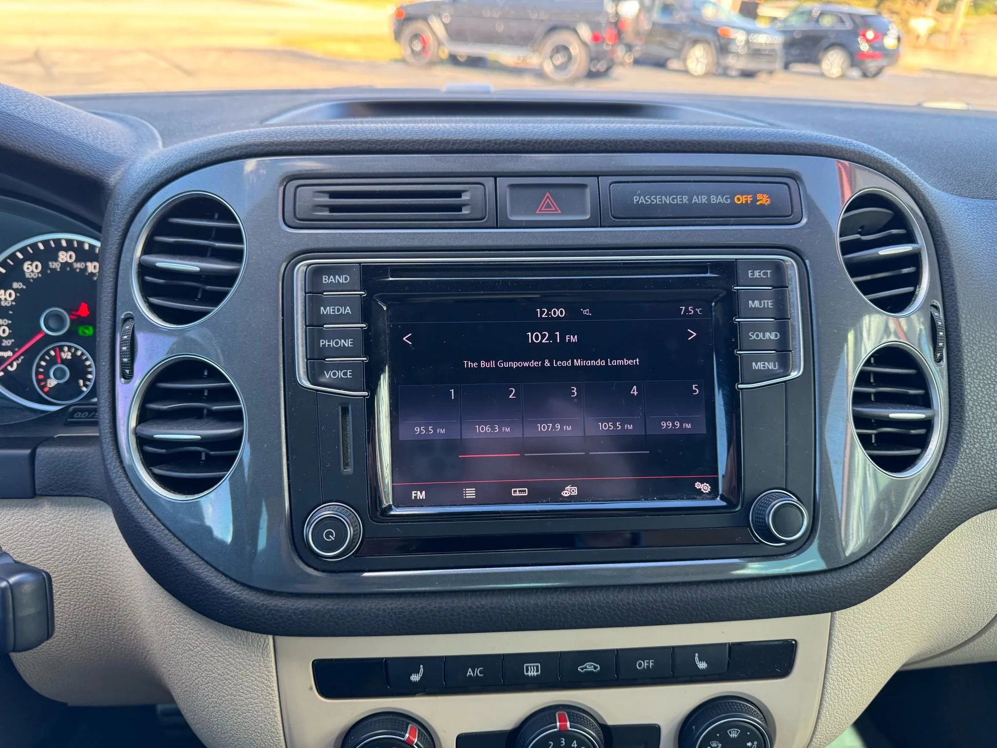 Used 2016 Volkswagen Tiguan R-Line image 16