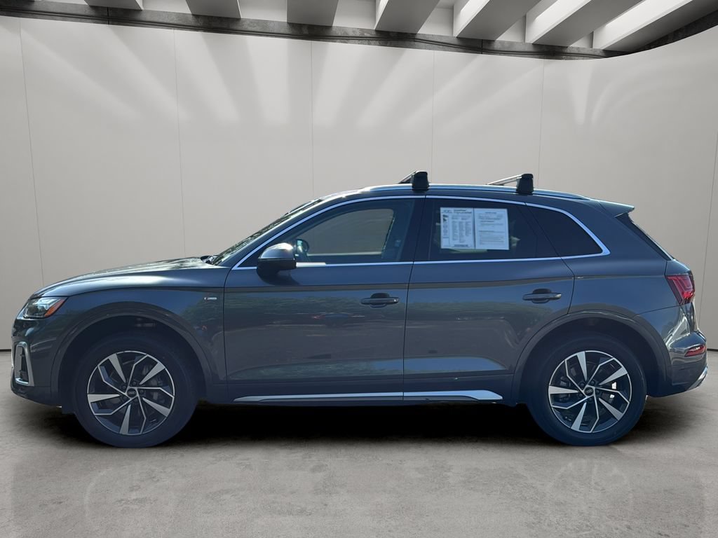 Used 2023 Audi Q5 2.0T Premium w/ Convenience Package AWD/4WD image 2
