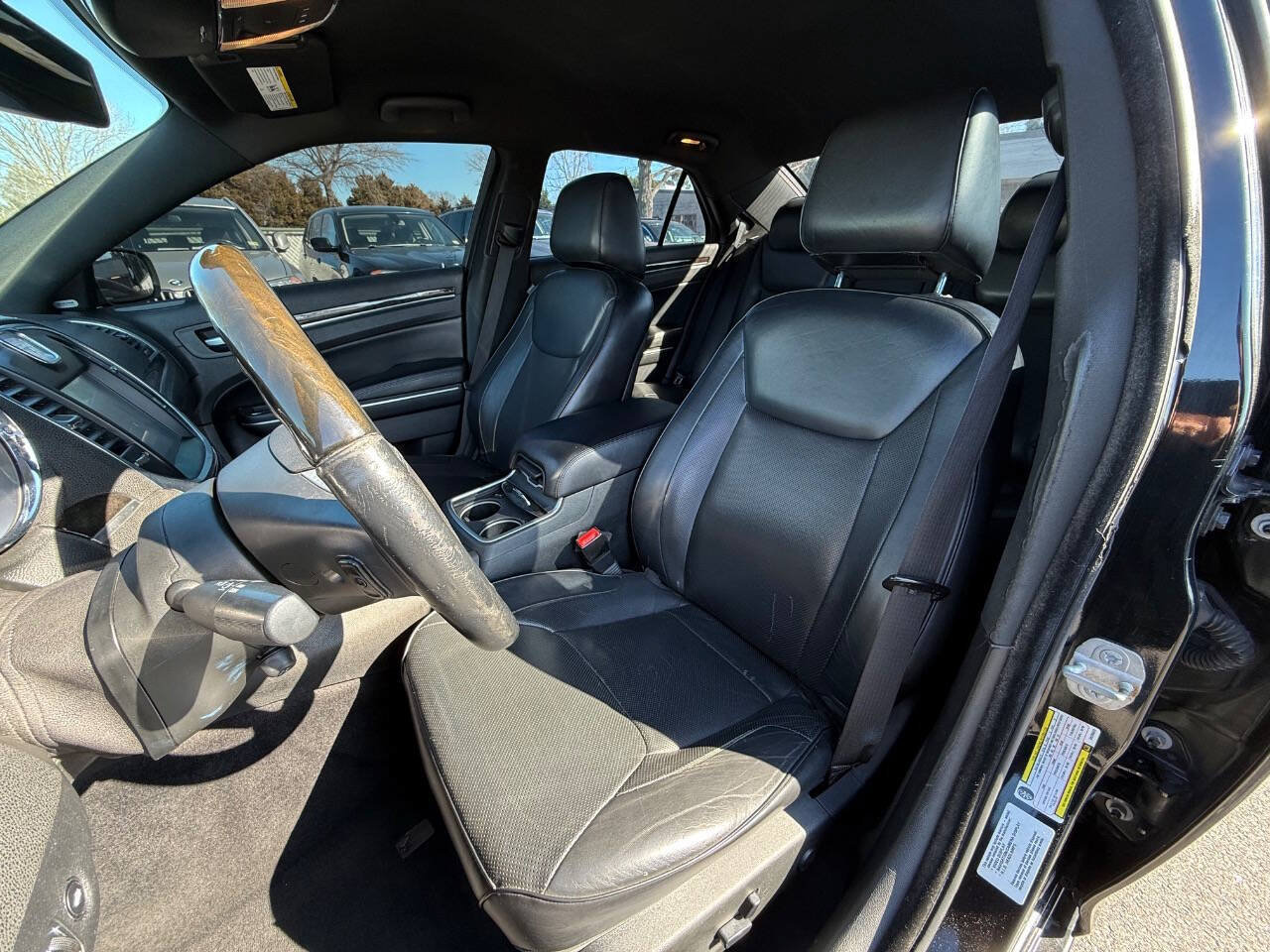 Used 2014 Chrysler 300 C RWD image 15