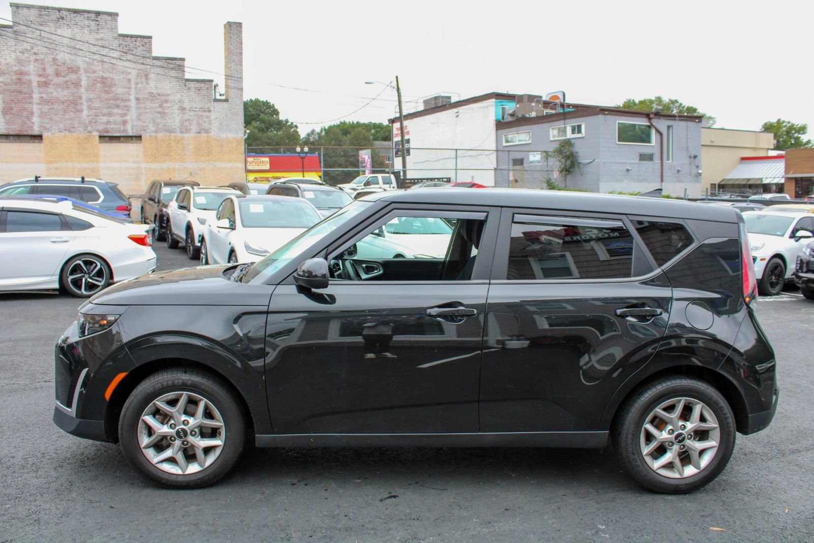 Used 2023 Kia Soul LX w/ LX Technology Package FWD image 5