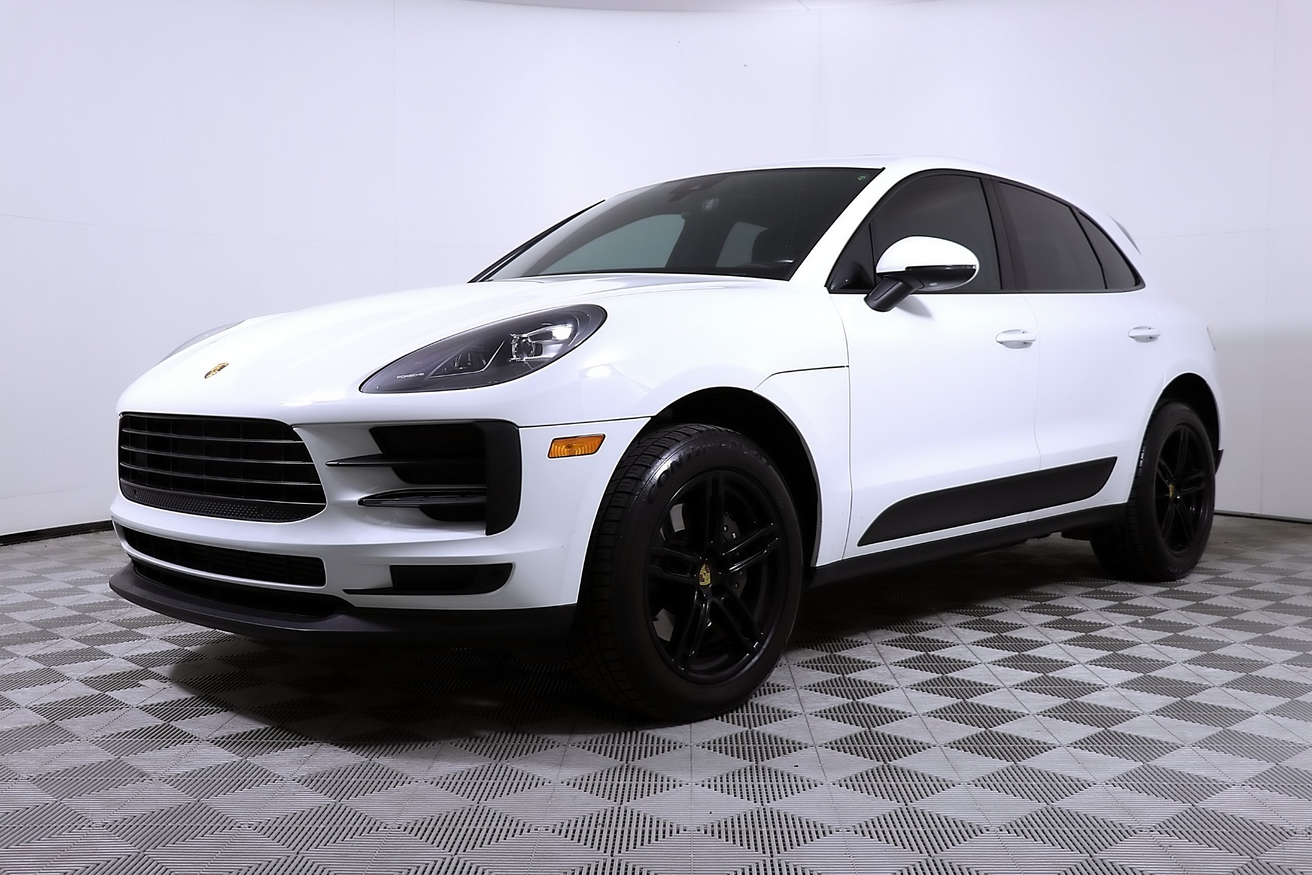 Used 2021 Porsche Macan AWD/4WD image 2