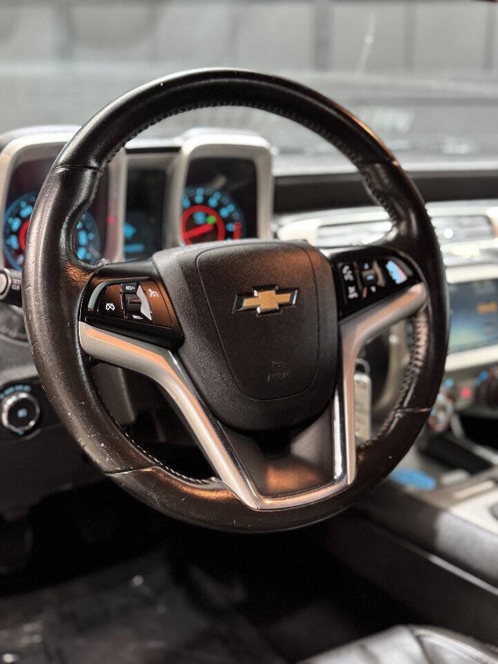 Used 2015 Chevrolet Camaro LT RWD image 3