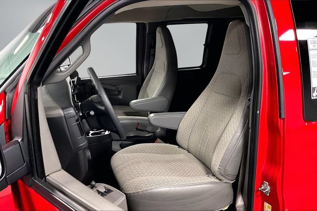 Used 2025 GMC Savana 3500 LT w/ LT Preferred Equipment Group RWD image 16