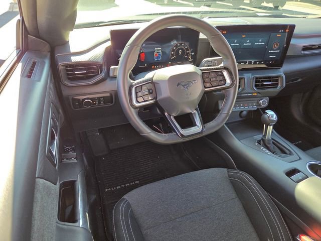 Used 2025 Ford Mustang Coupe RWD image 5
