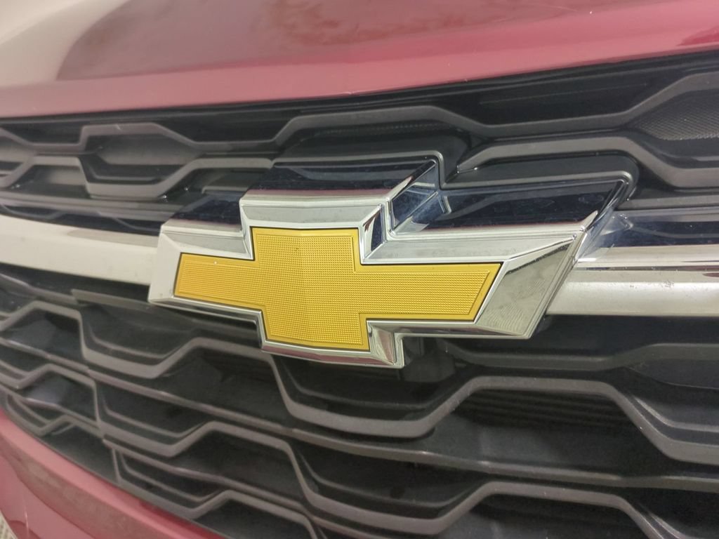 Used 2025 Chevrolet Trax LT FWD image 13