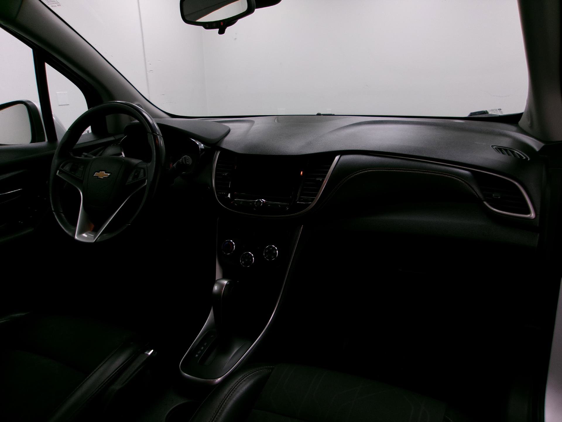 Used 2019 Chevrolet Trax LT w/ LT Convenience Package image 3