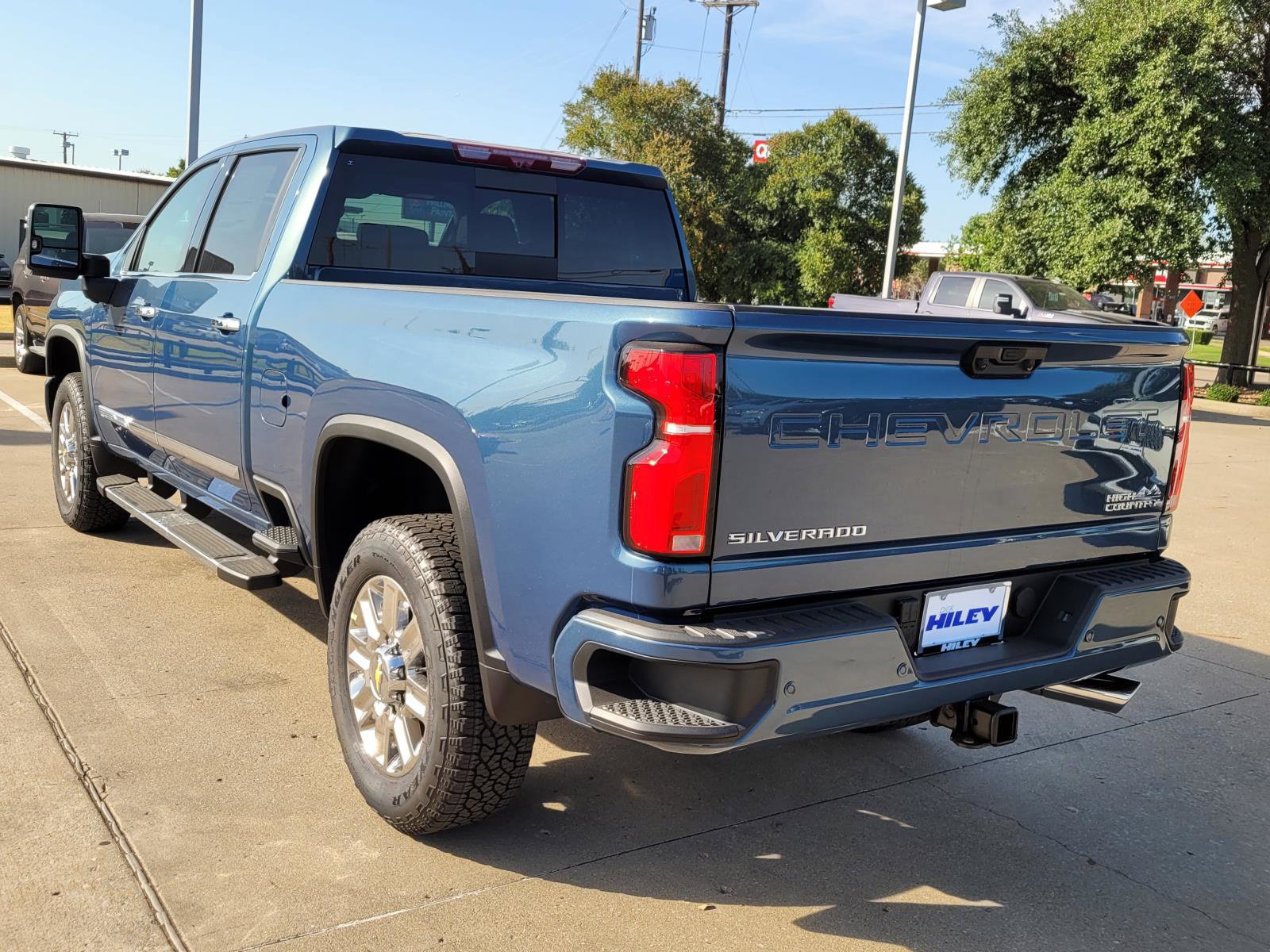New 2026 Chevrolet Silverado 2500 High Country w/ High Country Premium Package AWD/4WD image 3