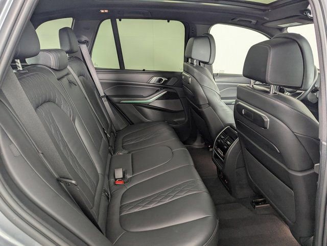 Used 2024 BMW X5 M60i AWD/4WD image 26