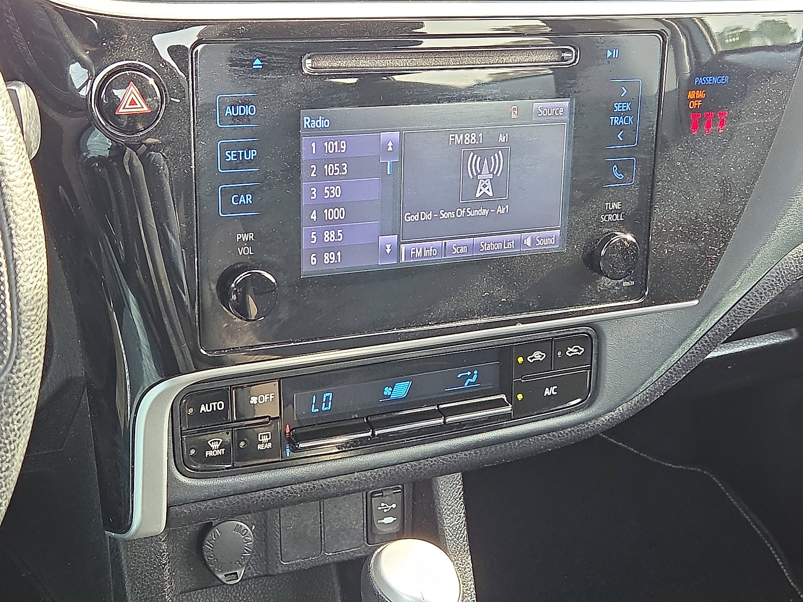 Used 2018 Toyota Corolla LE image 16