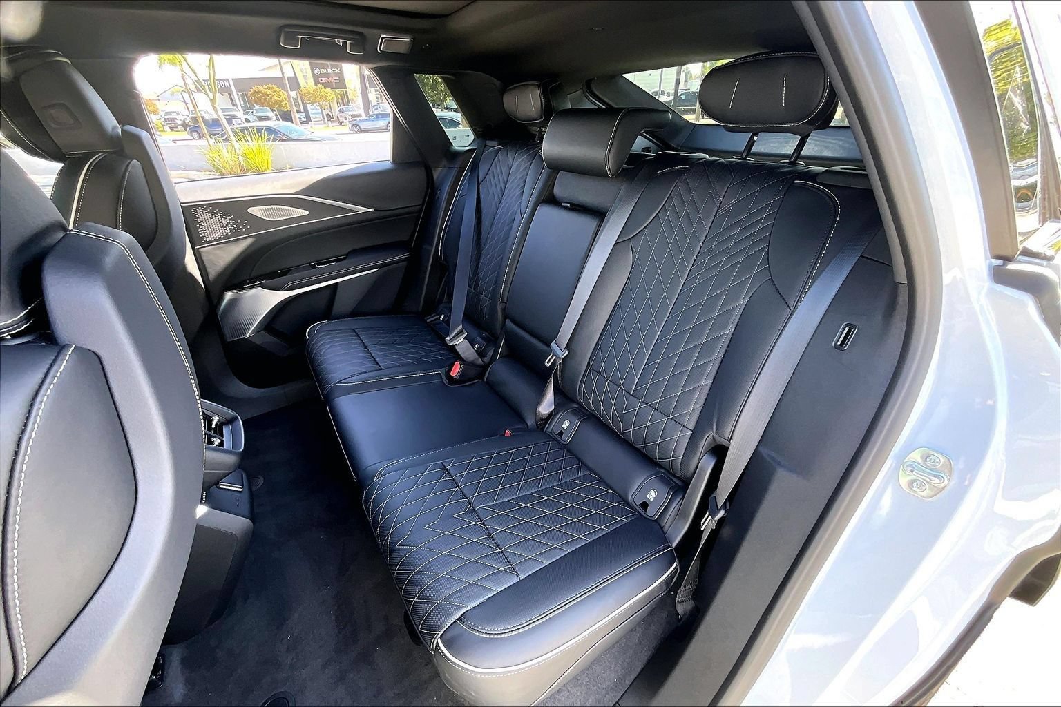 New 2027 Cadillac Lyriq Signature Luxury w/ Nappa Leather Package AWD/4WD image 16