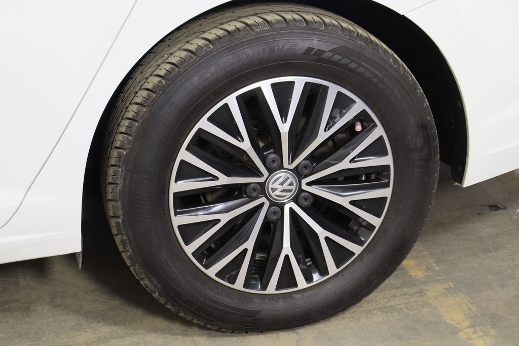 Used 2019 Volkswagen Jetta SE w/ Cold Weather Package image 38