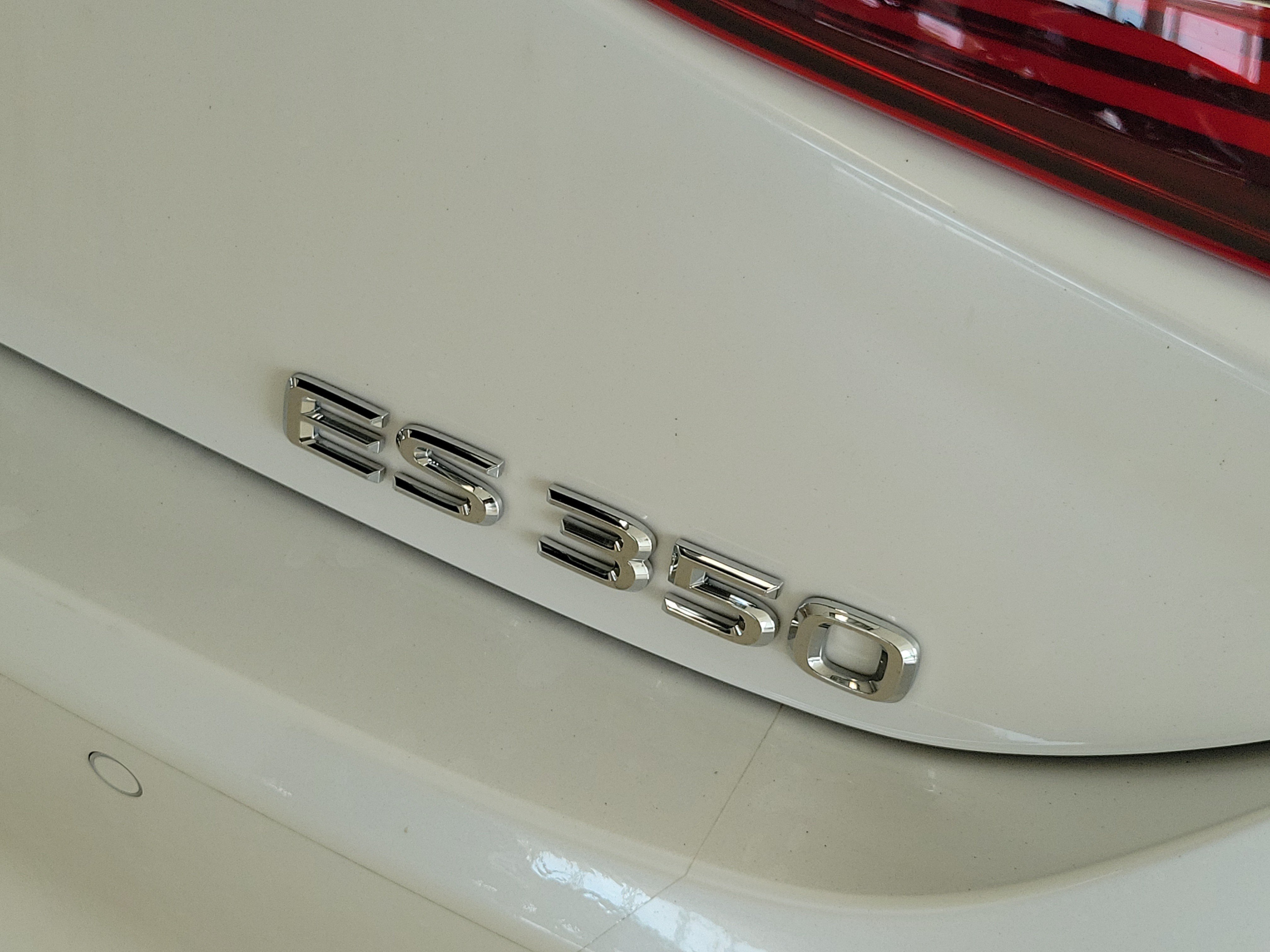 Used 2024 Lexus ES 350 w/ Premium Package FWD image 10