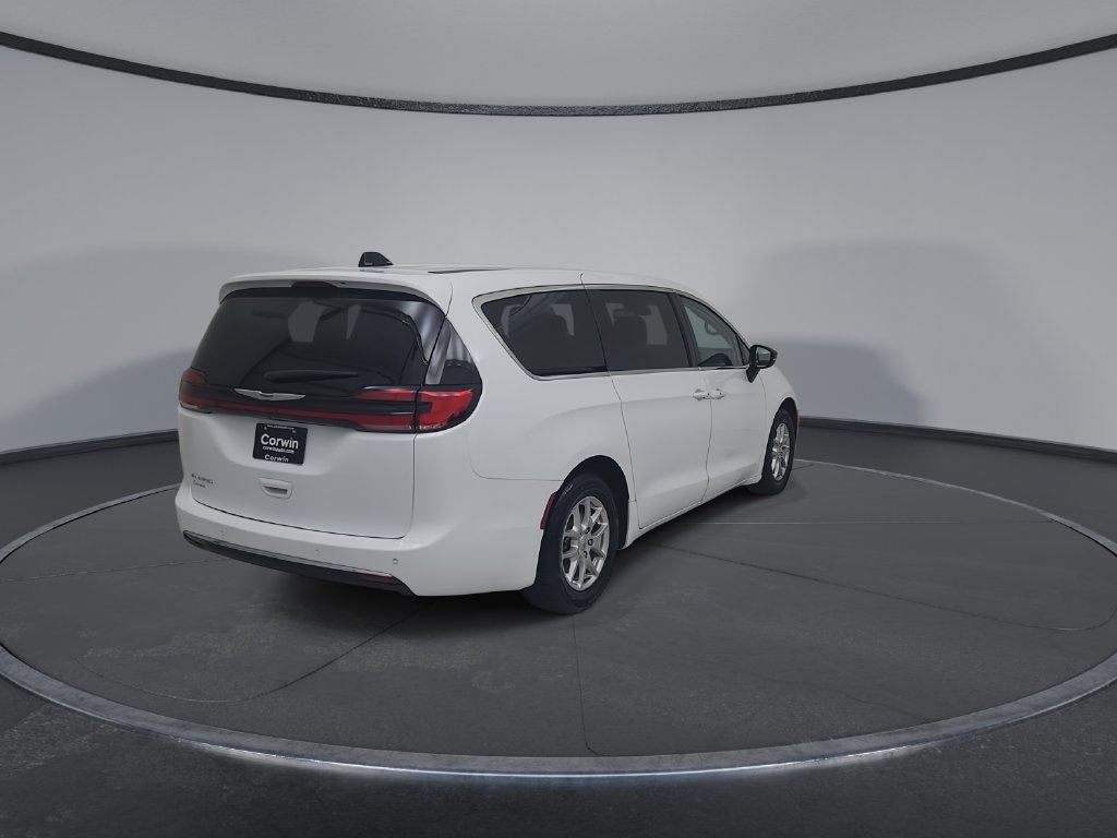 Certified 2024 Chrysler Pacifica Touring-L FWD image 16