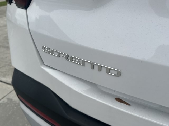 Certified 2025 Kia Sorento LX FWD image 10