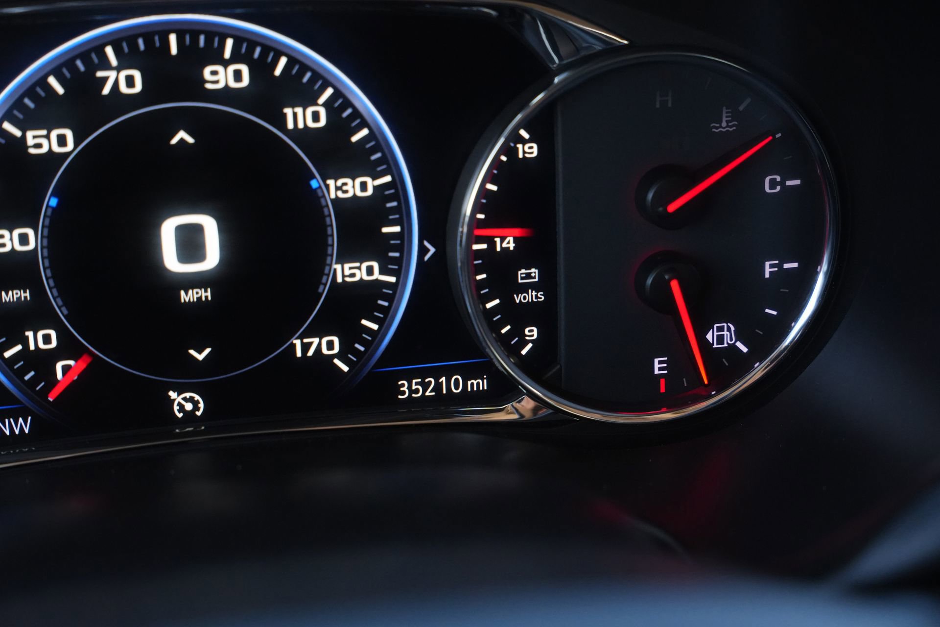 Used 2023 GMC Acadia Denali image 11