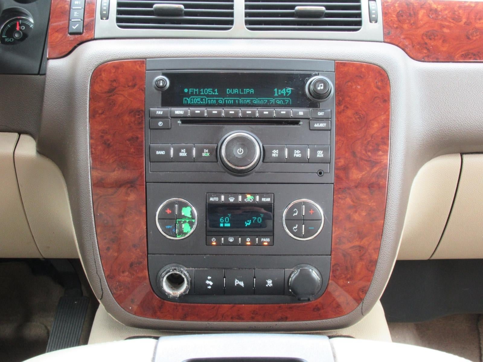 Used 2011 Chevrolet Suburban LT RWD image 15