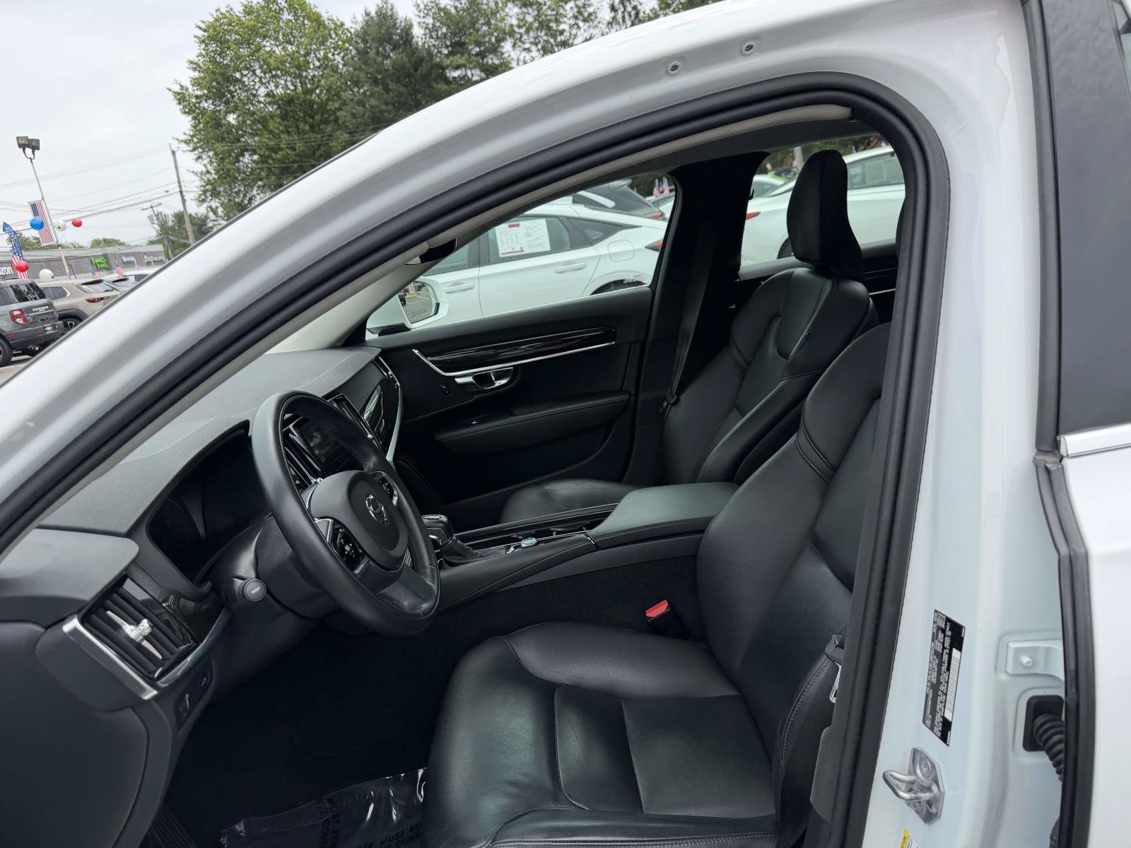 Used 2019 Volvo S90 T5 Momentum FWD image 13