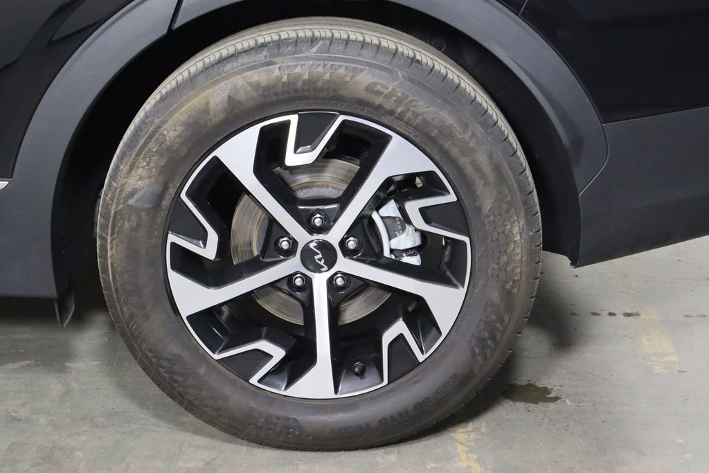 Used 2025 Kia Sportage EX image 40