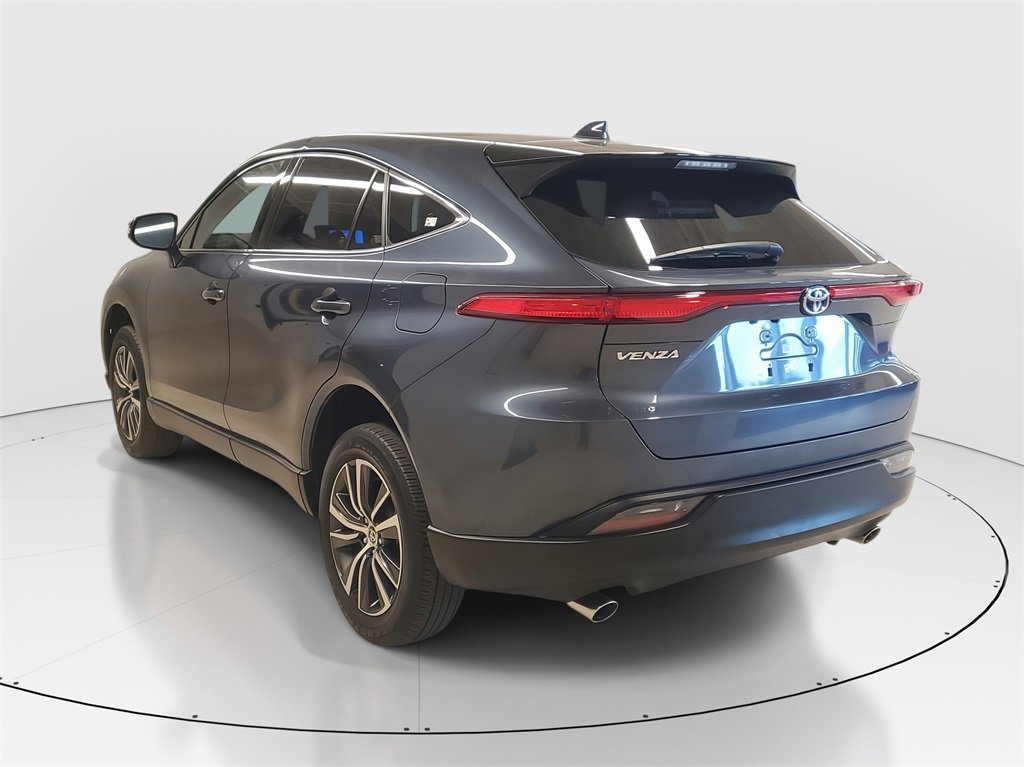 Used 2023 Toyota Venza LE image 5