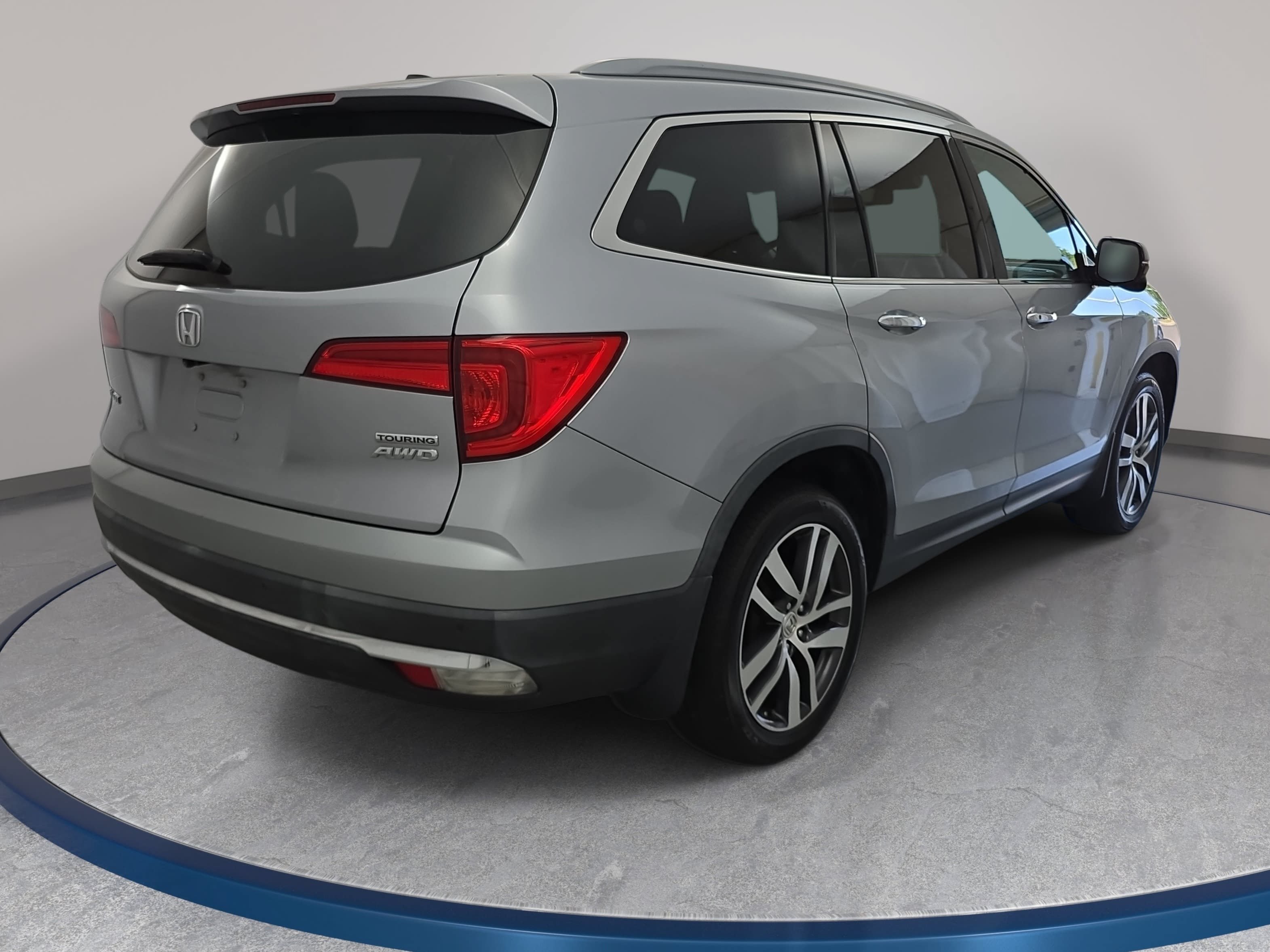 Used 2018 Honda Pilot Touring image 5