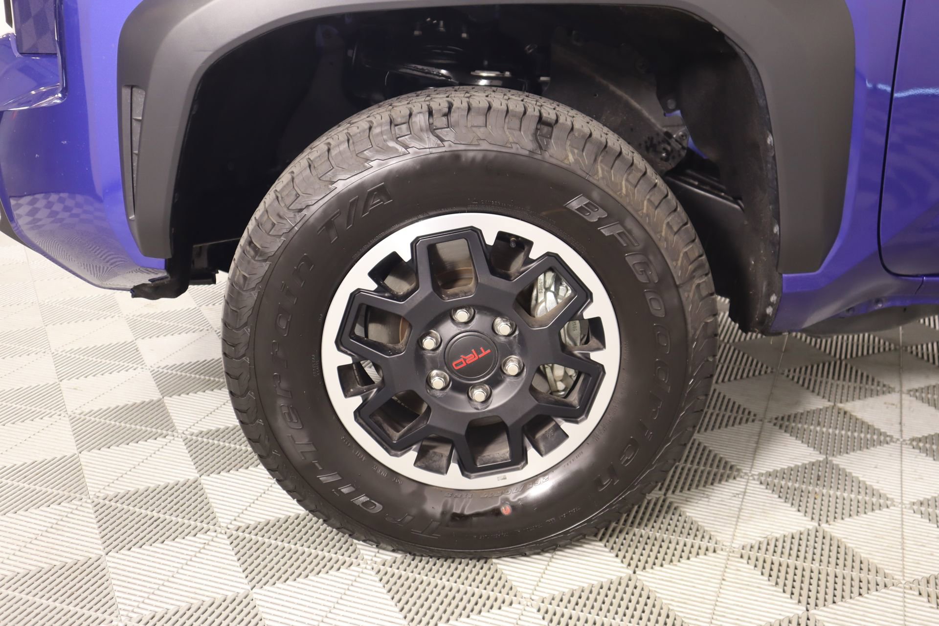 Used 2025 Toyota Tacoma TRD Off-Road AWD/4WD image 17