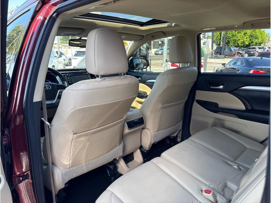 Used 2015 Toyota Highlander XLE AWD/4WD image 15
