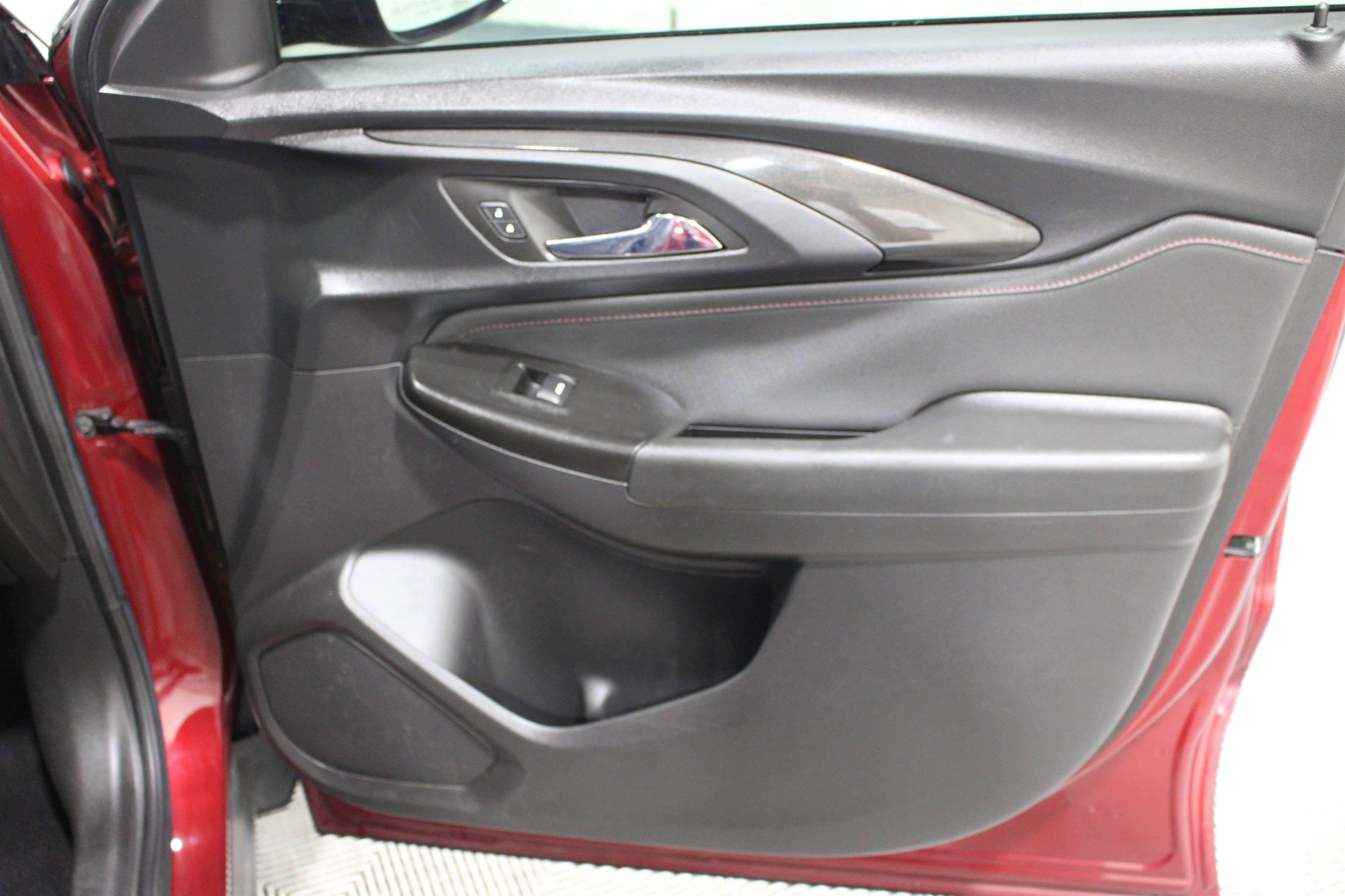 Used 2022 Chevrolet TrailBlazer RS w/ Sun and Liftgate Package image 27