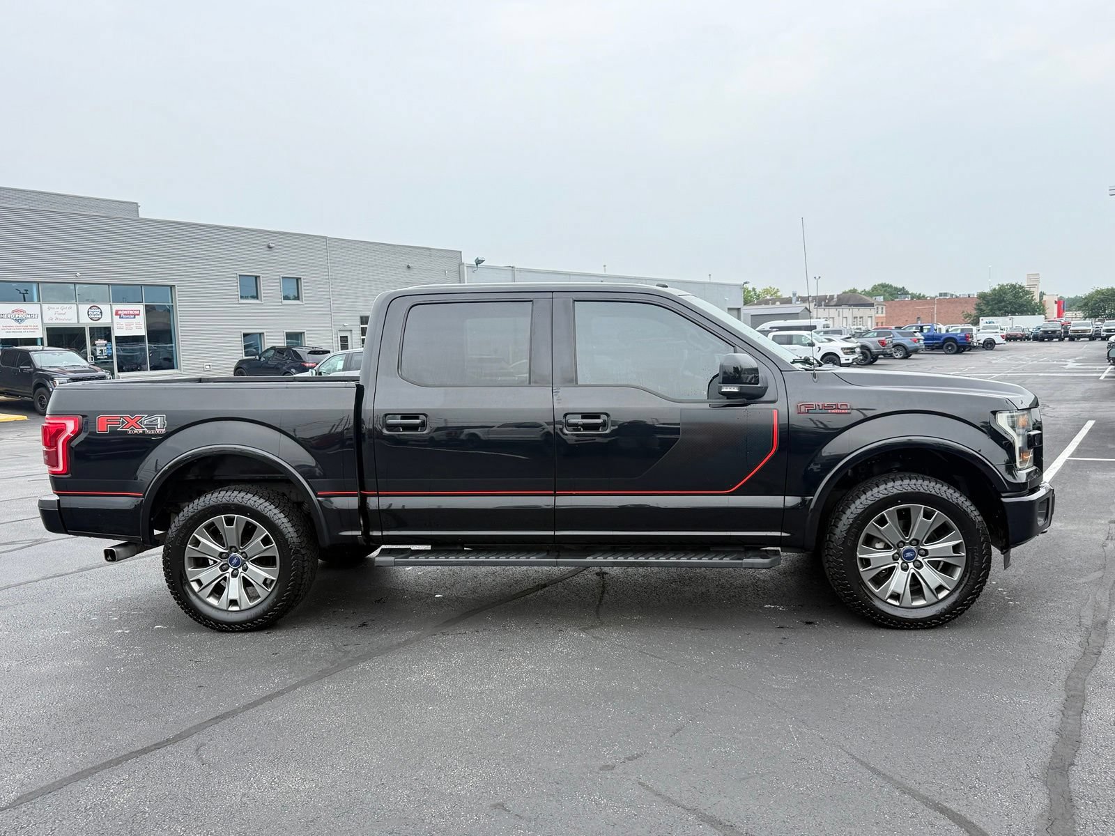 Used 2016 Ford F150 Lariat w/ Equipment Group 502A Luxury AWD/4WD image 3