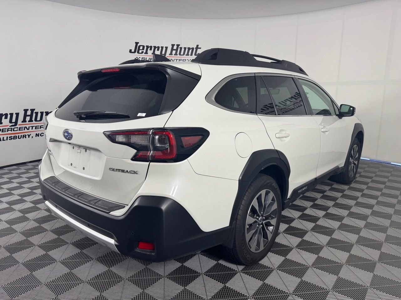 Used 2023 Subaru Outback Limited AWD/4WD image 7